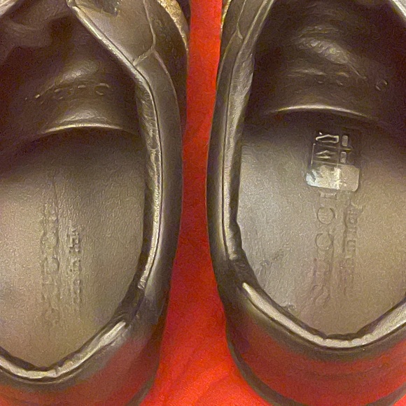 Classic GUCCI BLACK & GOLD Sneakers - Picture 11 of 15